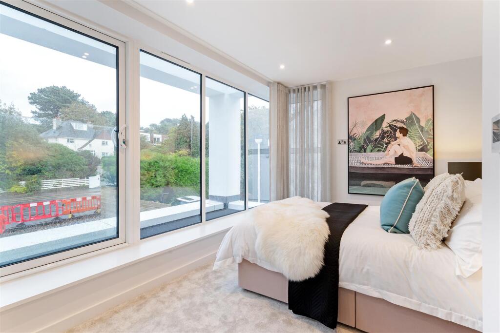 Additional image 26 of Sandbanks Road, Lilliput