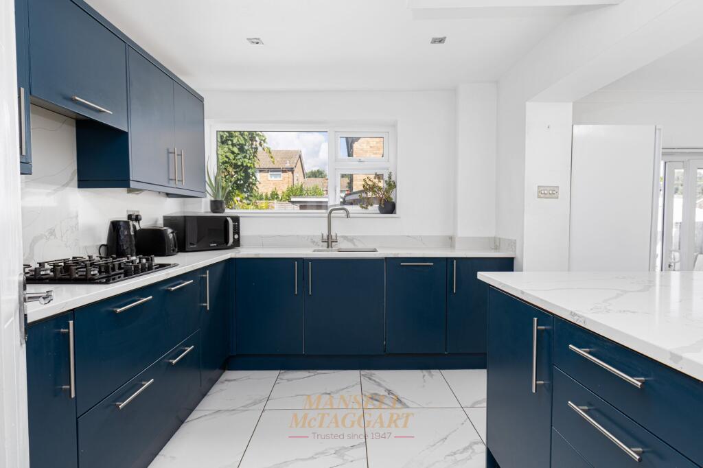 House in East Grinstead, North End - View 4