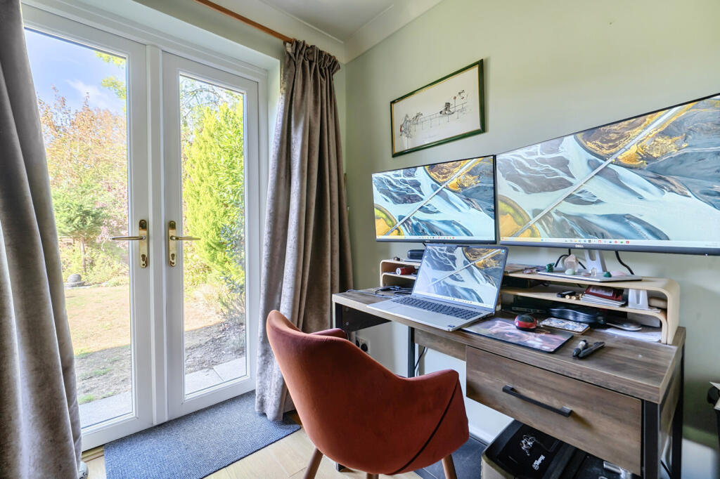 House in Surrey Heath, Windlesham - More