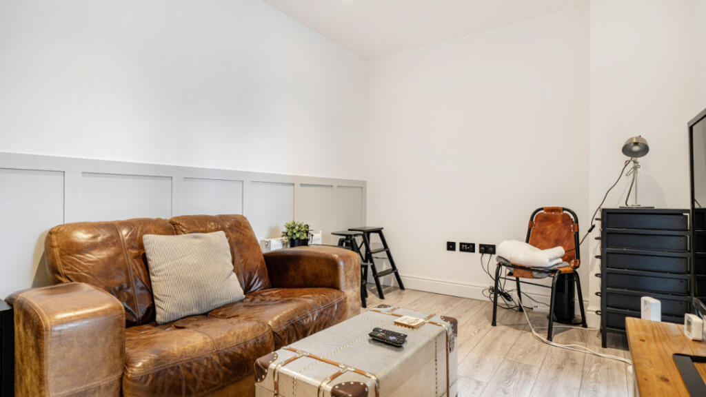Apartment in London - View 5