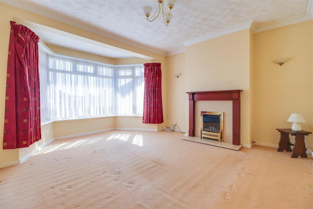 Berkshire Close, Leigh-On-Sea photo 2