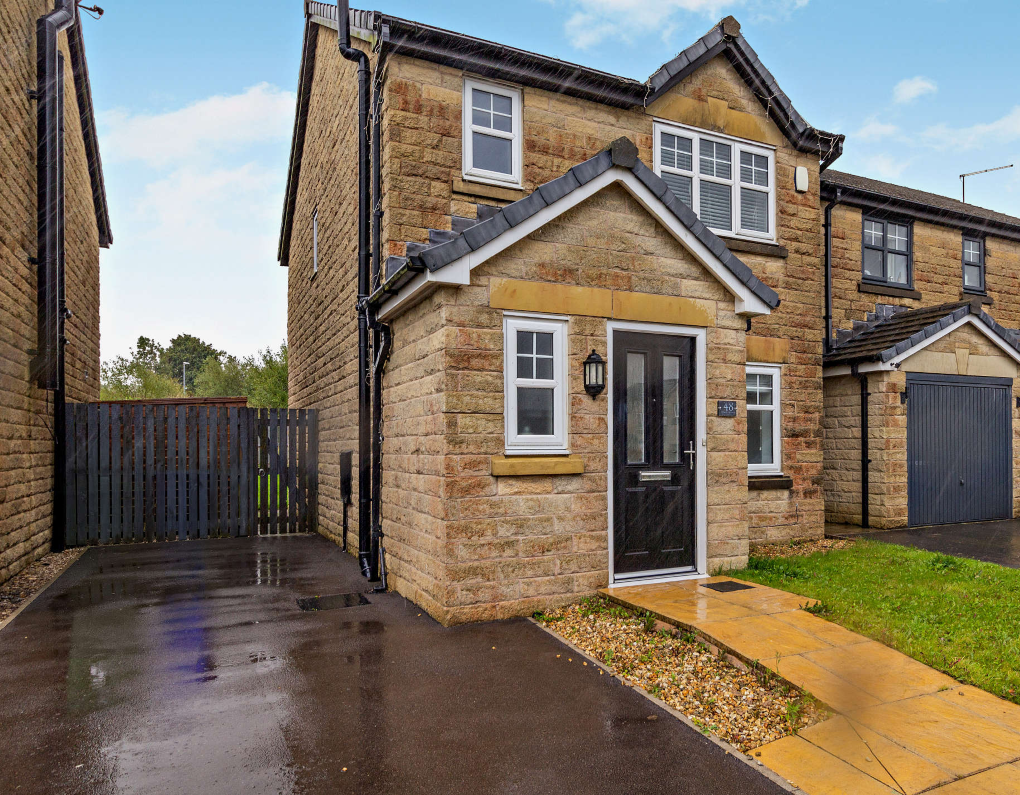 3-bed detached on Siskin Avenue, Bacup, Lancashire, £240,000