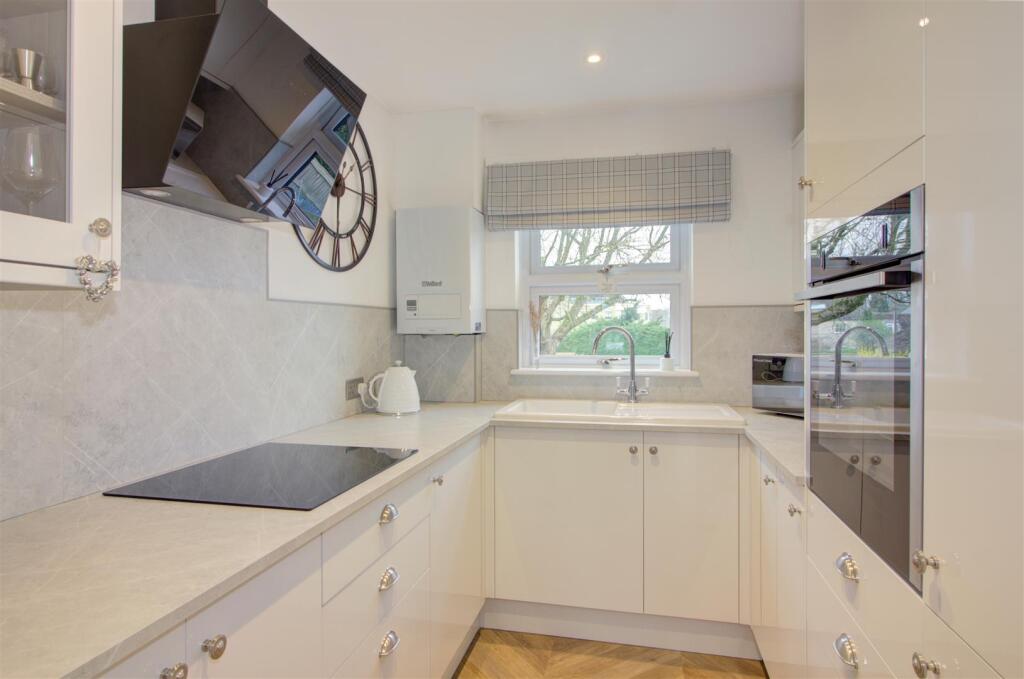 44 Orchard Court, Malmesbury photo 4