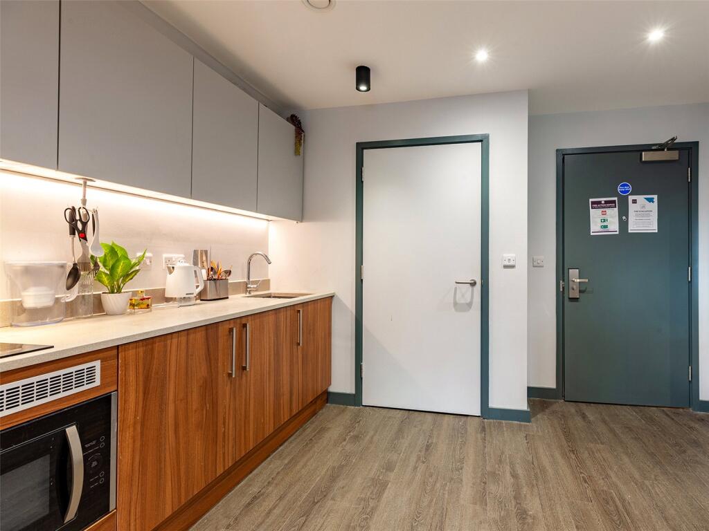 Apartment in Egham, Ripley Springs - View 4