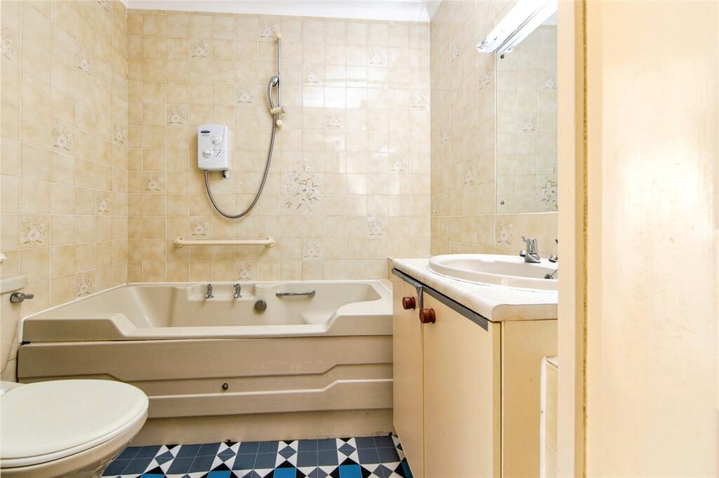 Apartment in Grange Over Sands, Westmorland and Furness - View 4