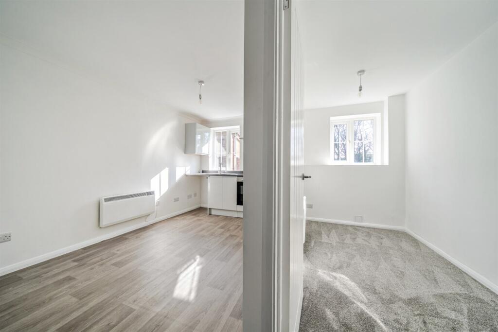Apartment in Haywards Heath, Southdowns Park - View 2