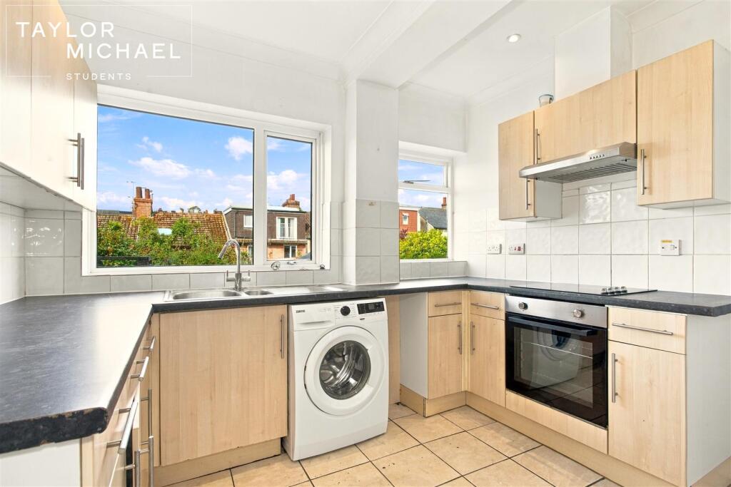 House in Brighton - View 4