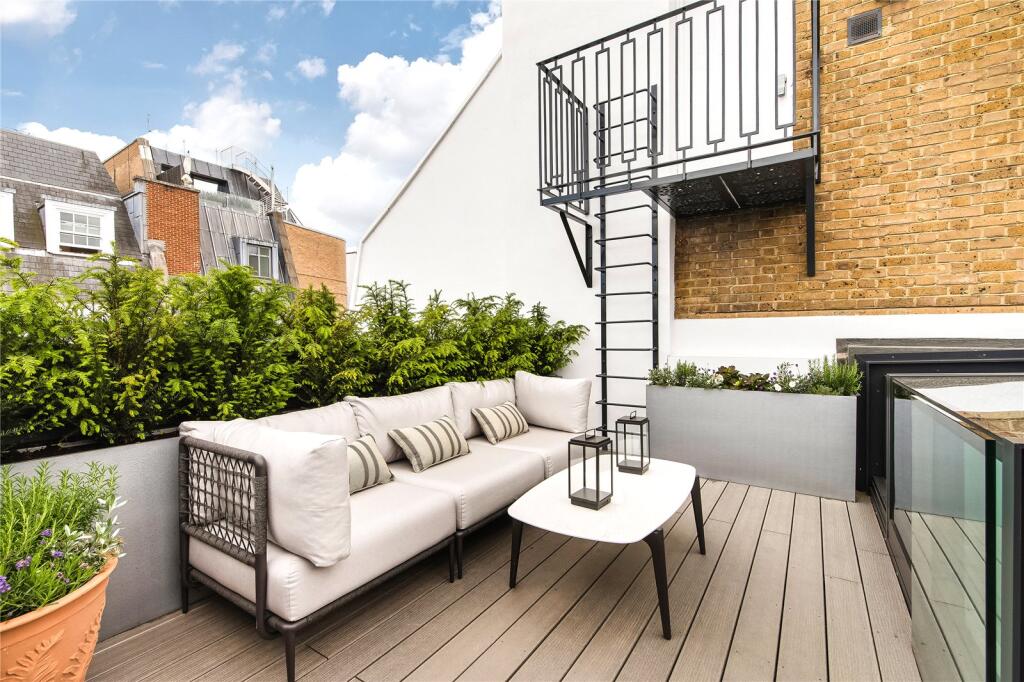 House in London, City of Westminster - View 5