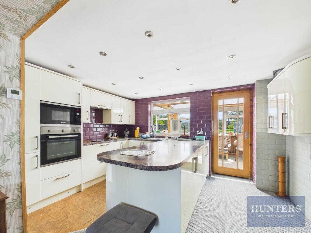 Kitchen / Dining Area