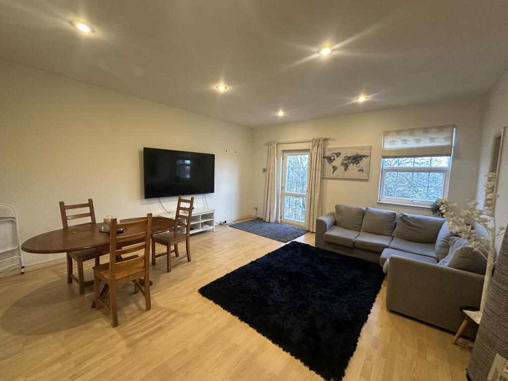 Apartment in Taunton, North Town - View 3