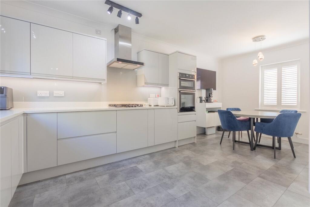 24, Rosebay Close, Royton, Oldham, Greater Manchester, OL2 photo 2