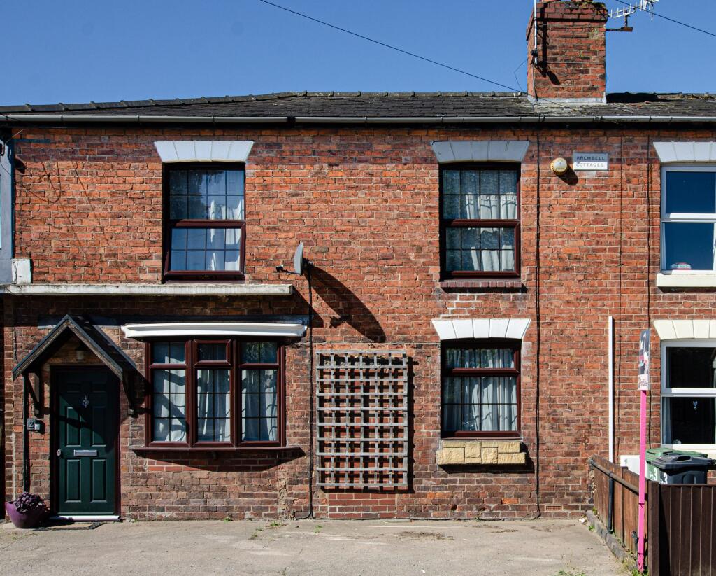 3-bed terraced on Main Road, Hallow, WR2, £325,000