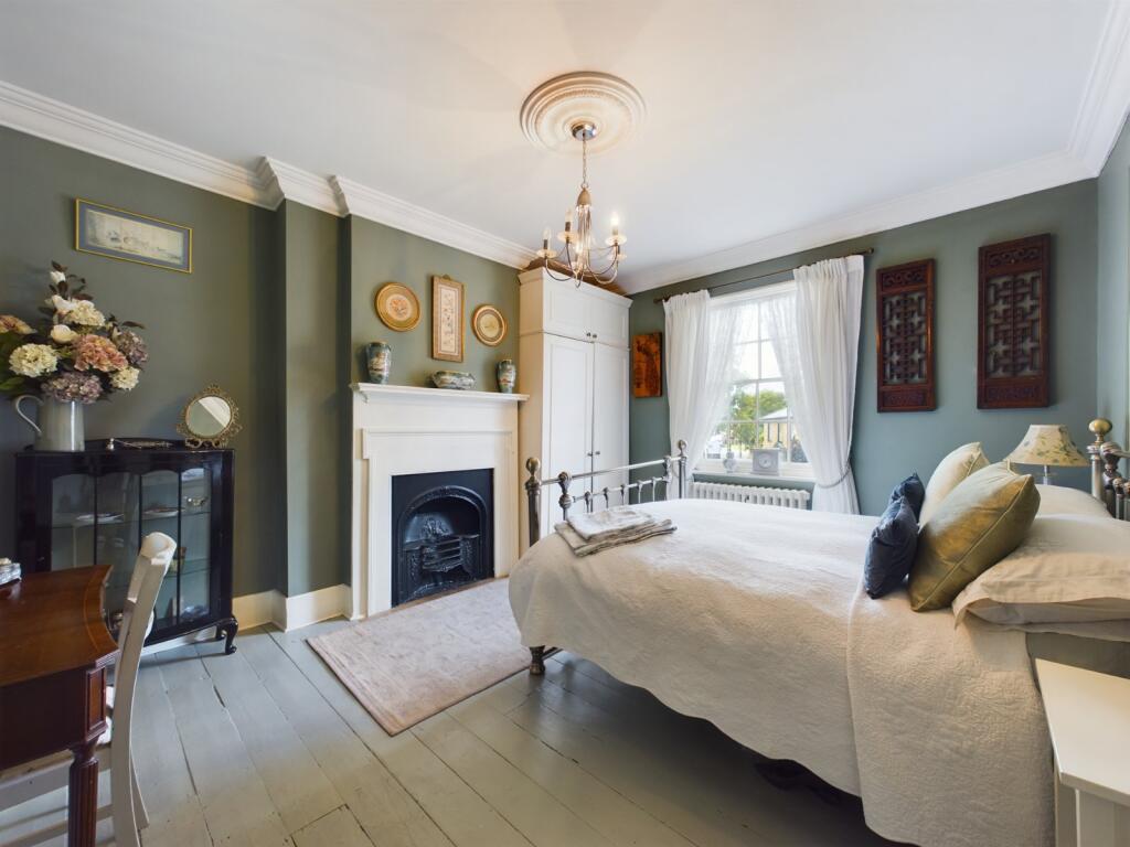 High Street, Stanwell, Surrey, TW19 – pohled 5