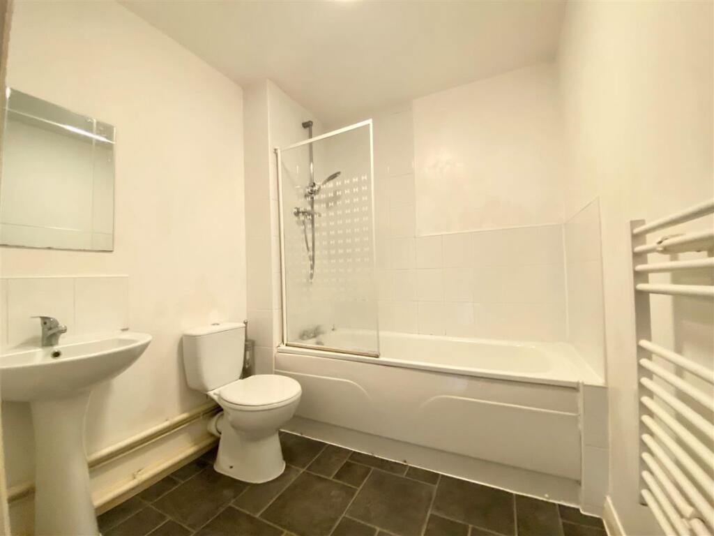 Apartment in Salford, Weaste - More
