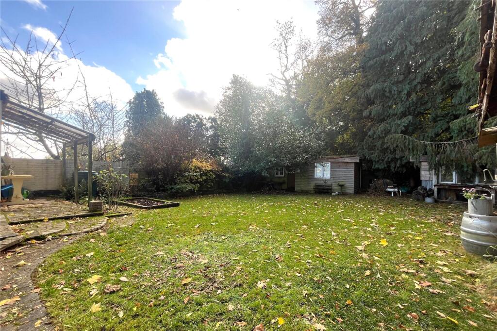 Bullers Road, Farnham, Surrey, GU9 photo 4
