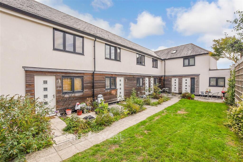 Apartment in Redhill, Earlswood