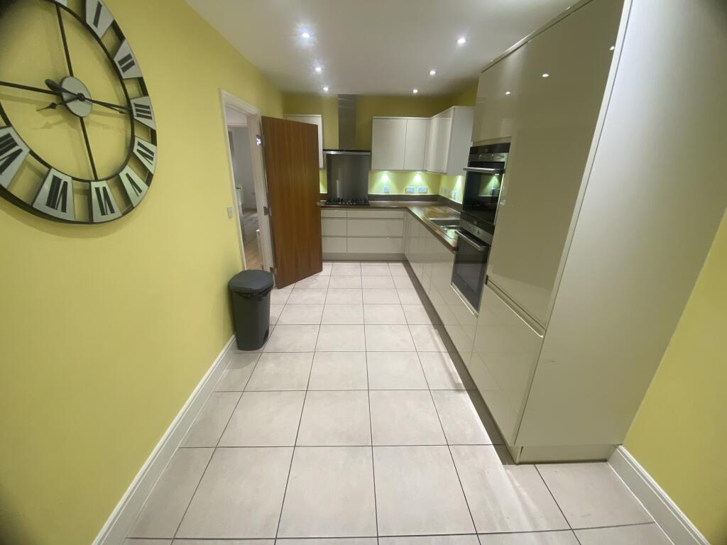 Royal Park Close, Four Oaks photo 2