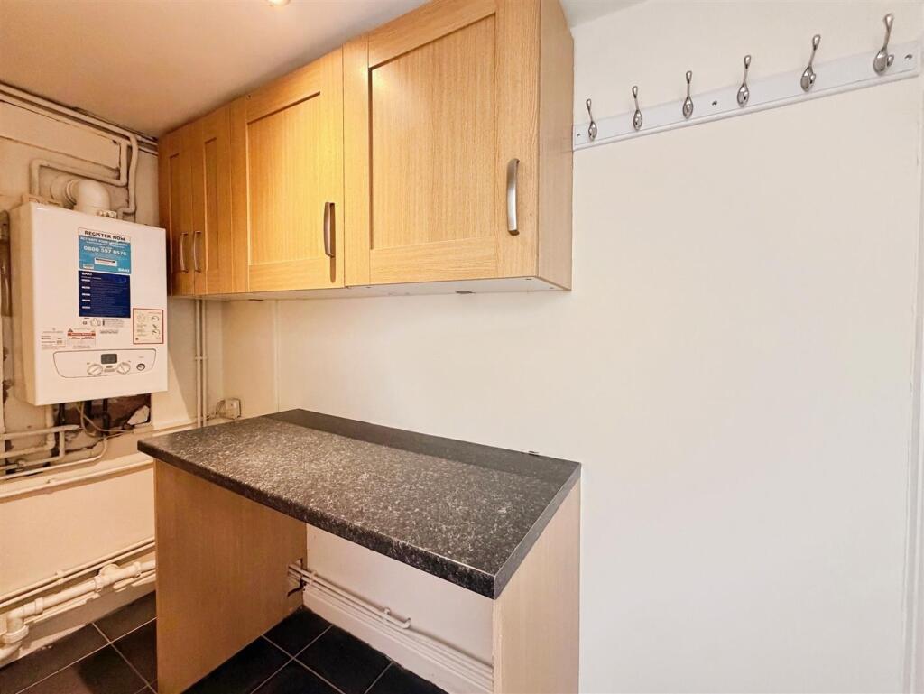 Fourth Avenue, Edwinstowe, Mansfield photo 4