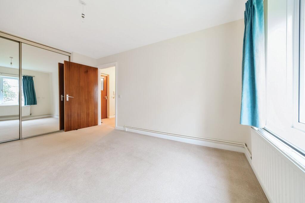 Apartment in Reading - View 5
