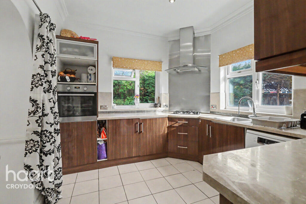 House in Croydon - More
