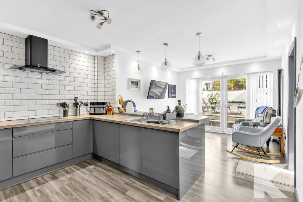 House in Oldham, Hey, Spring Hill - More