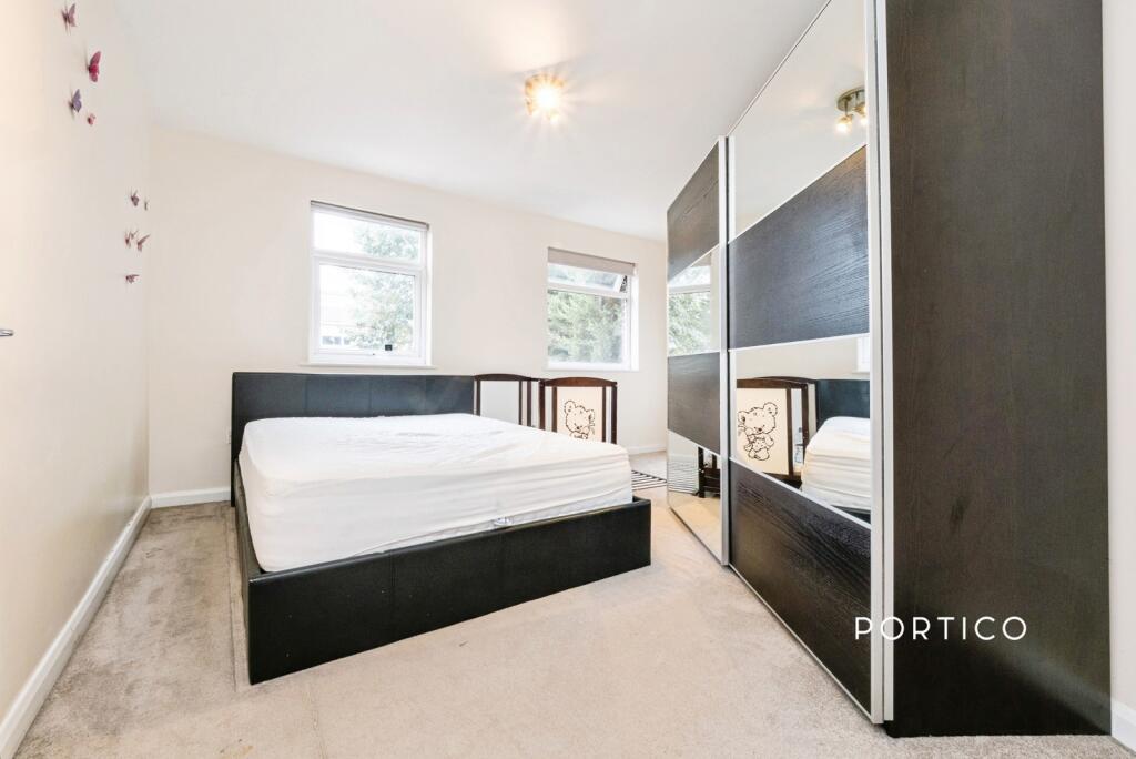 House in London, Woodford - More