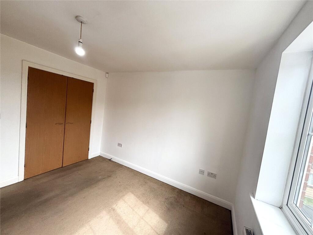 Apartment in Rochdale, Greater Manchester - View 4