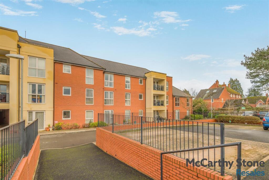 2-bed flat on Francis Court, Barbourne Road, Worcester, £305,000
