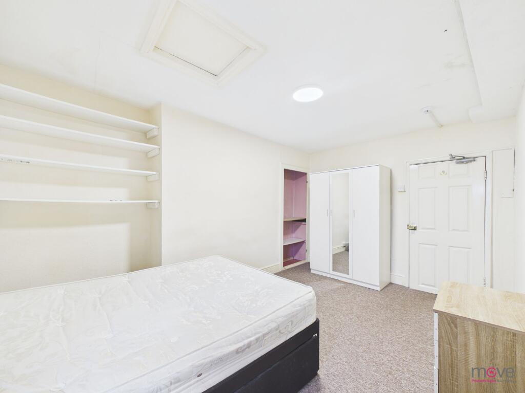 Main image of property: High Street, Cheltenham, GL50