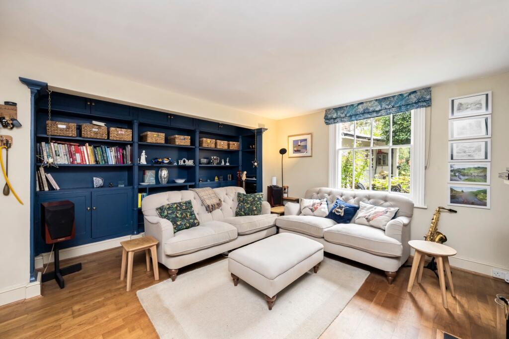 House in Horsham, Lower Beeding - View 3