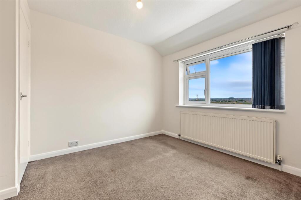 House in Gedling, Nottinghamshire - More