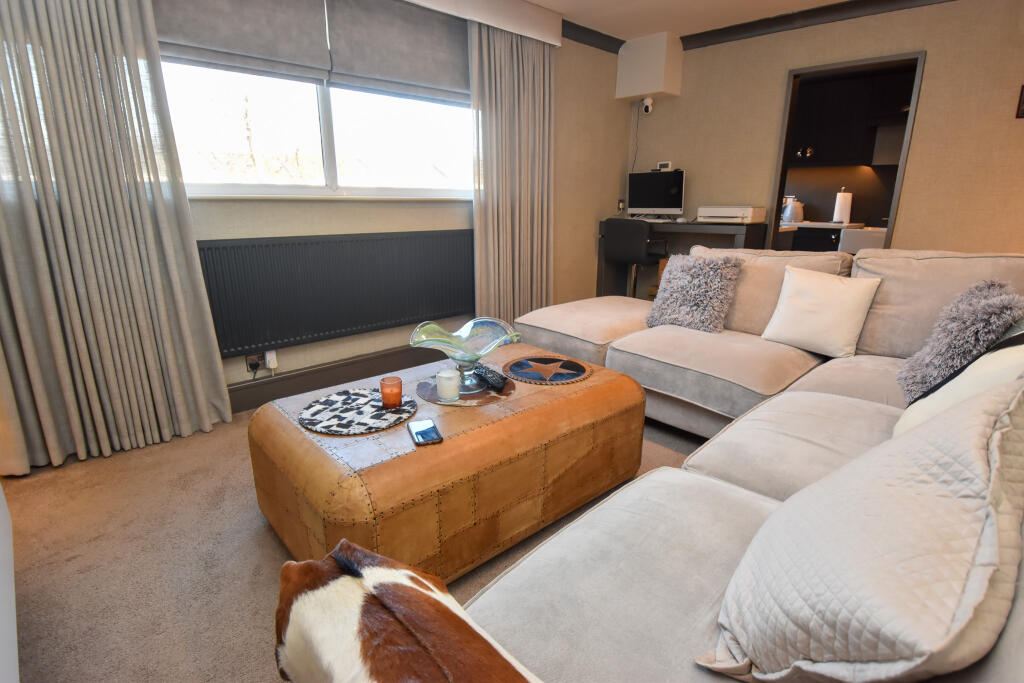 Apartment in Stockport - View 3
