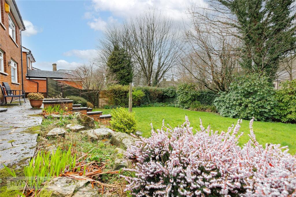Kinders Crescent, Greenfield, Saddleworth, OL3 - View 3
