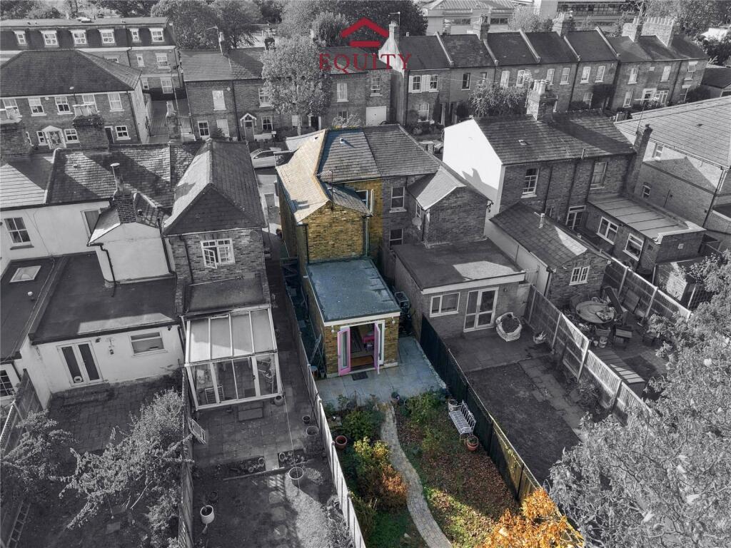 House in London, Southbury - View 2