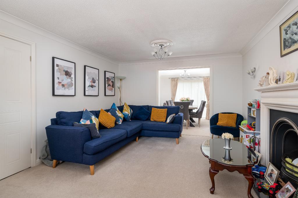 Pennycress Way, Newport Pagnell, Buckinghamshire, MK16 8SN photo 2