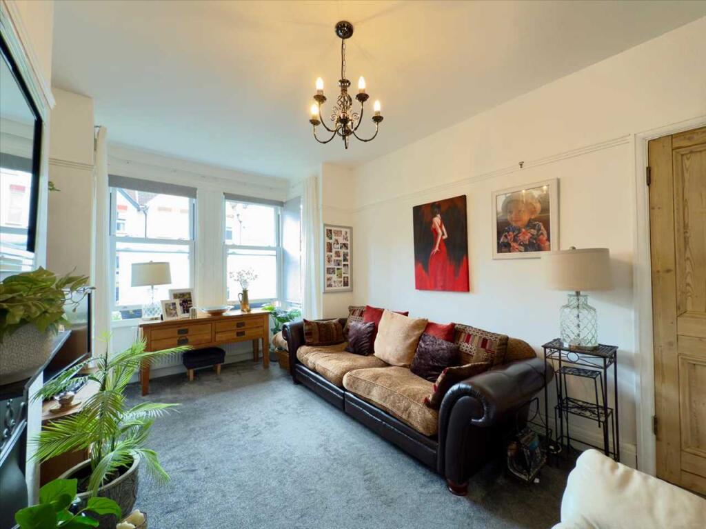 Fleetwood Avenue, Westcliff on Sea photo 3