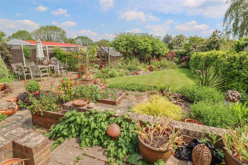 House in Basildon, Wickford - View 2