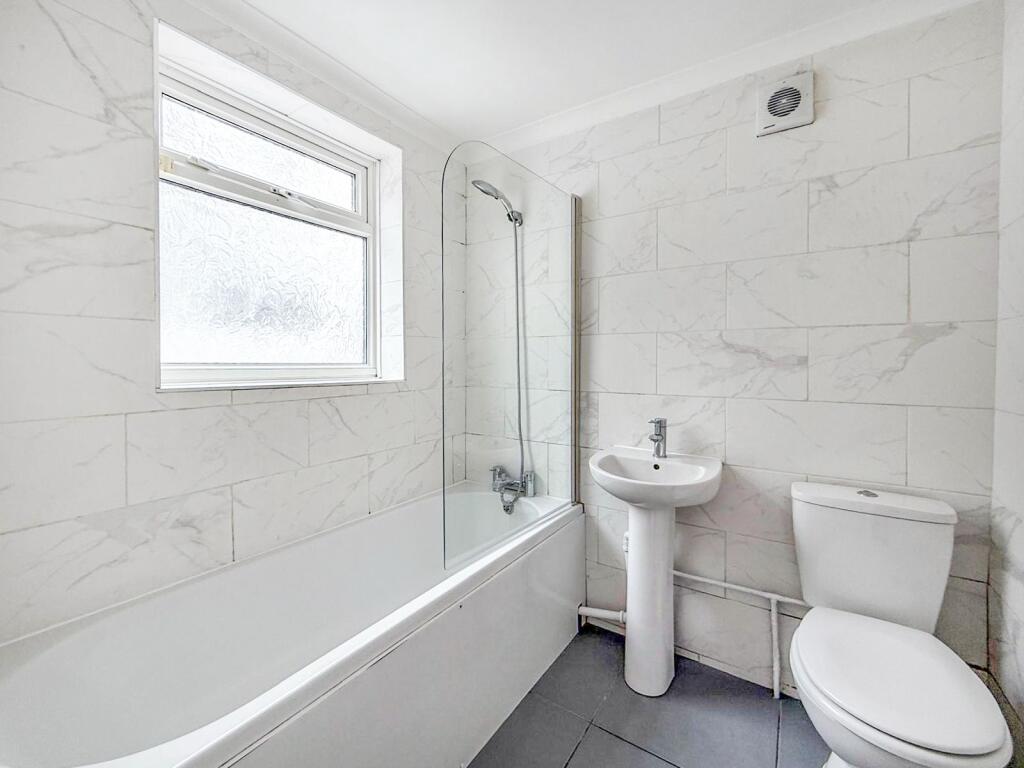 House in Hull - View 5