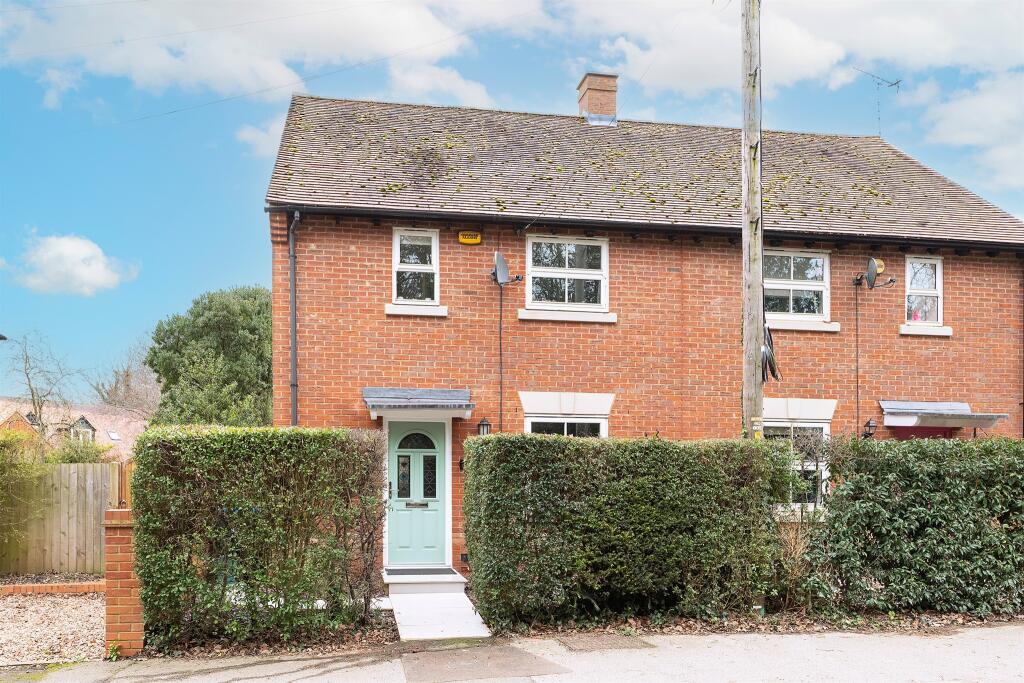 Main image of property: London Road, Aston Clinton, Aylesbury