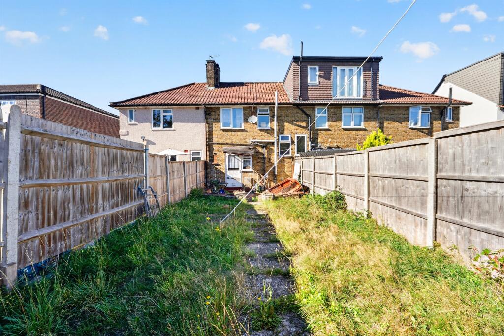House in London, Morden - View 3