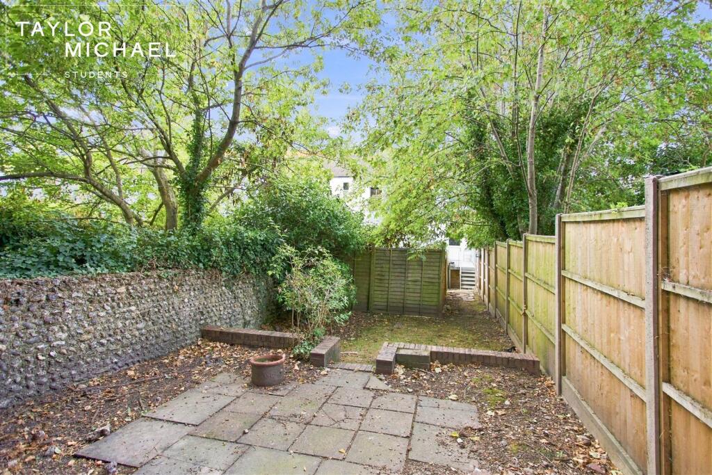 6 bedroom flat for rent