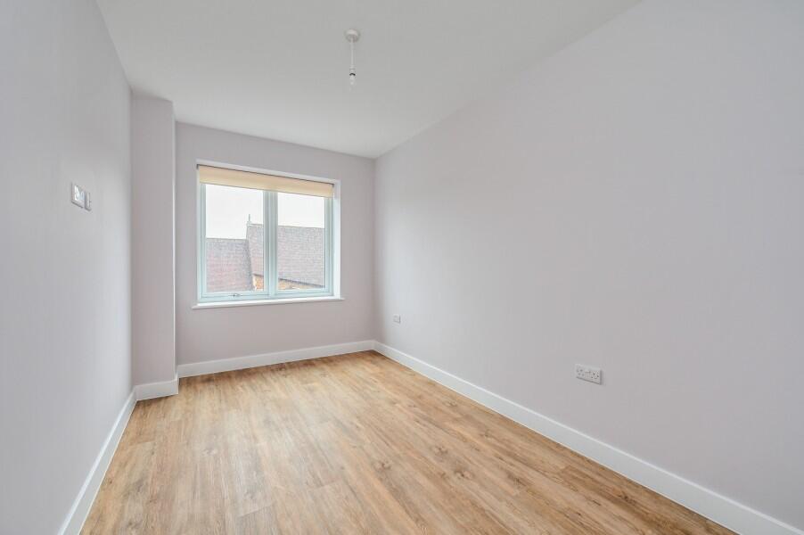 Apartment in Surrey Heath, Surrey - View 5