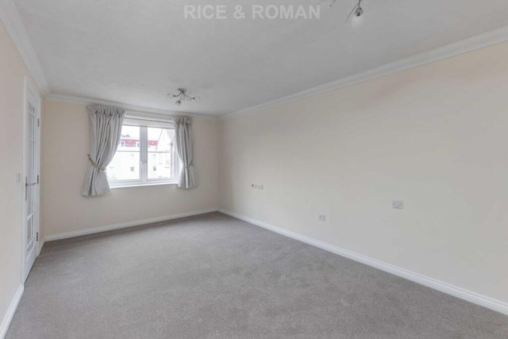 Churchfield Road, Walton On Thames photo 2