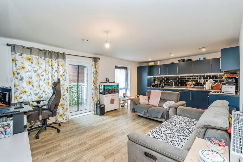 Apartment in Southampton - View 3