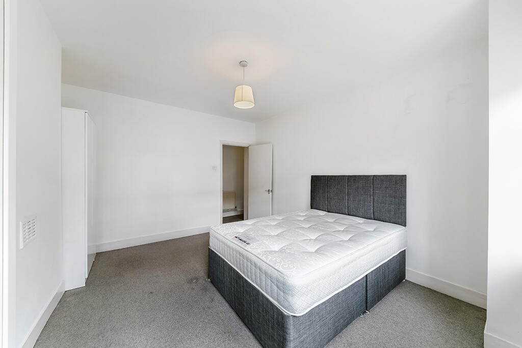 Apartment in London - More