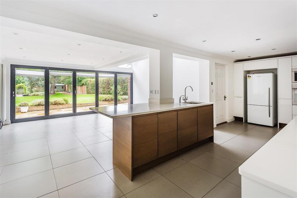 Central Way, Oxted photo 2