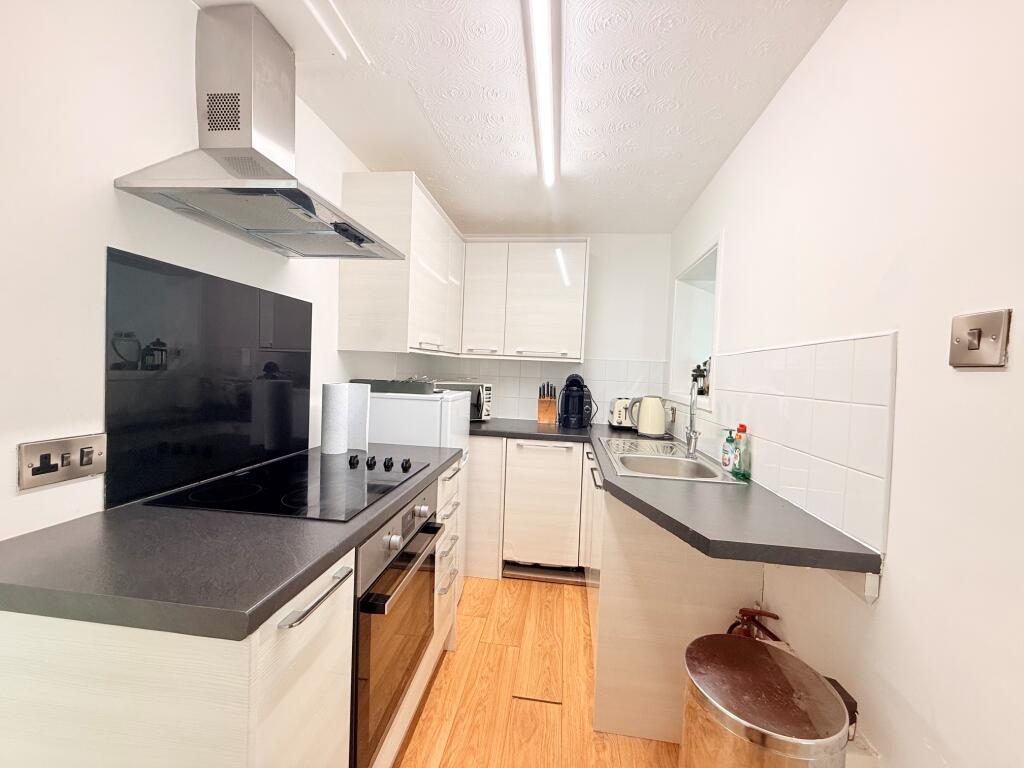 Apartment in Truro - View 4