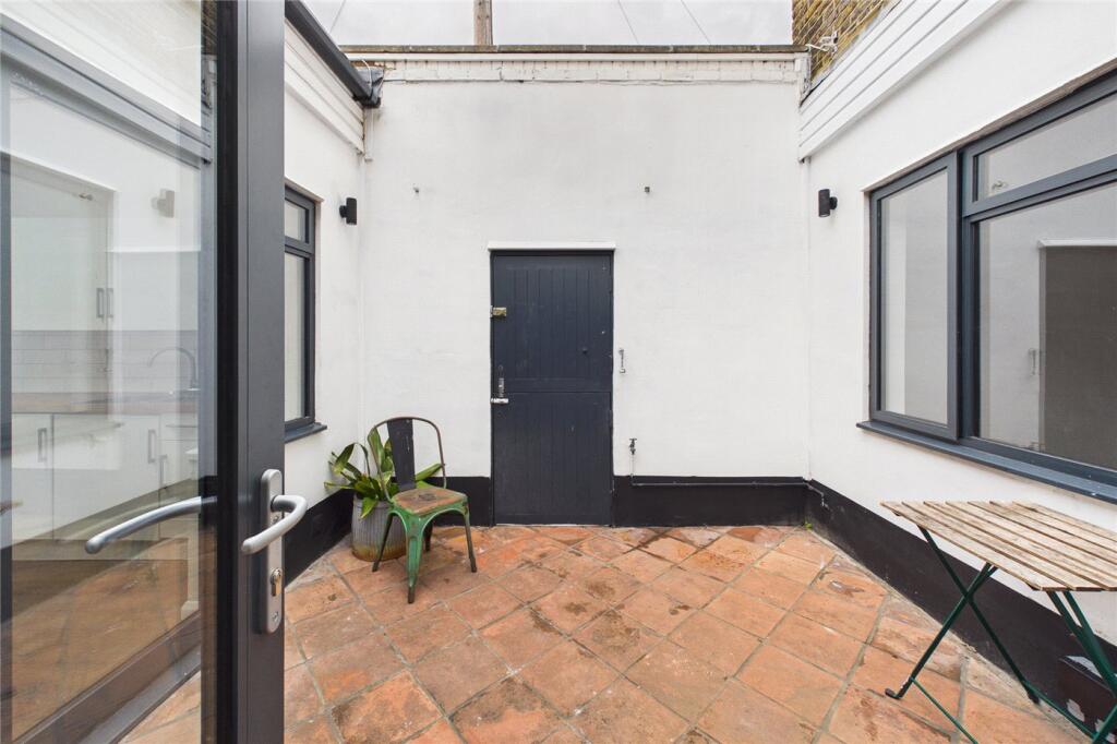 Apartment in London - View 5
