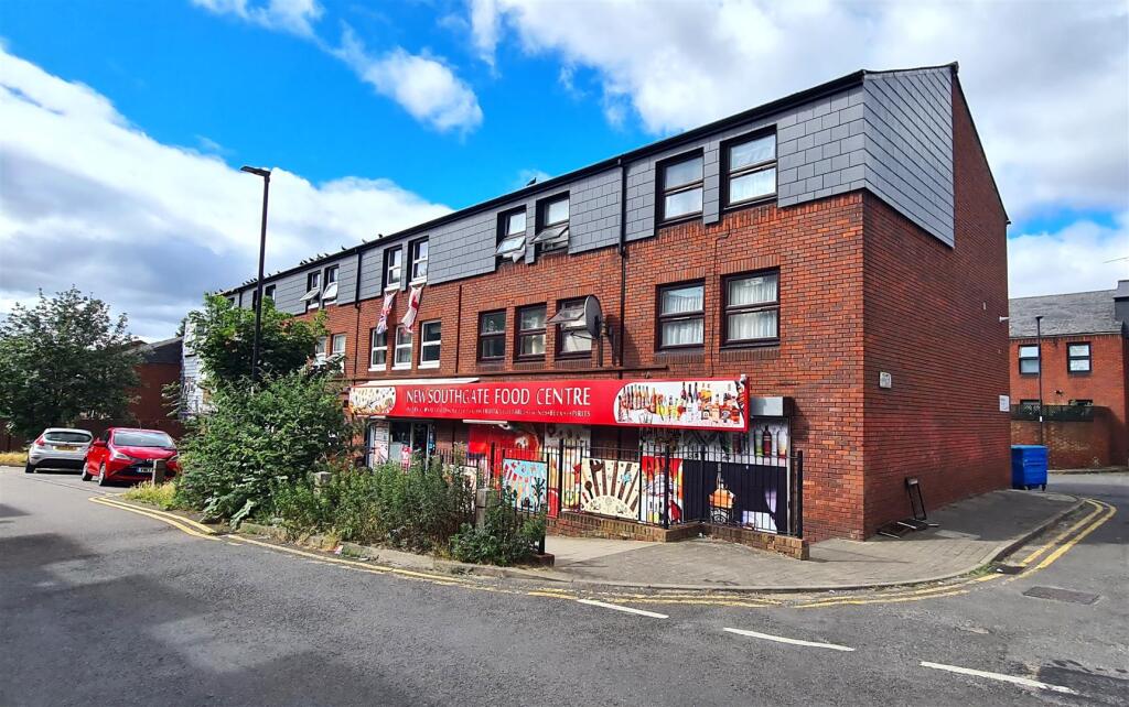 Main image of property: High Road, Arnos Grove, N11