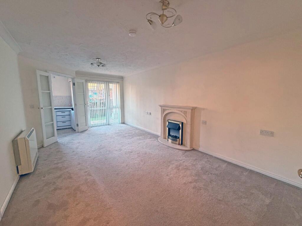 Parkland Grove, Ashford photo 3